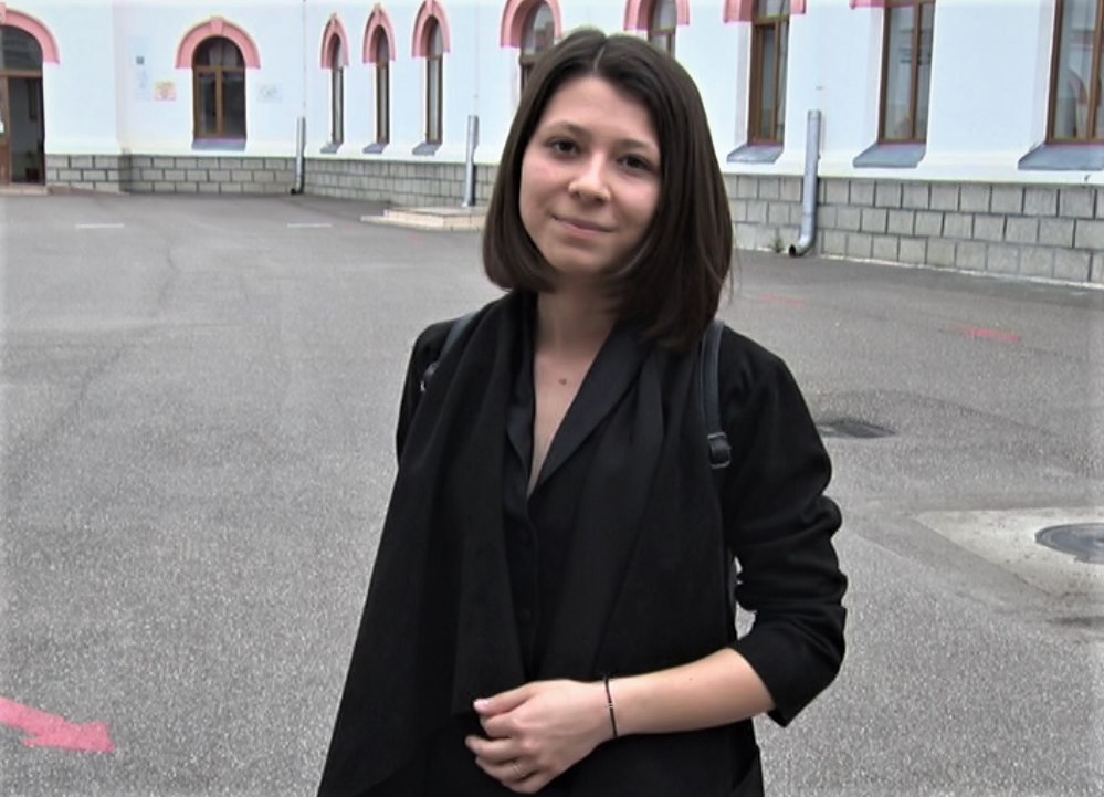 Mini-interviu cu absolventa de 10 de la Bacalaureat. Teodora vrea să devină polițistă