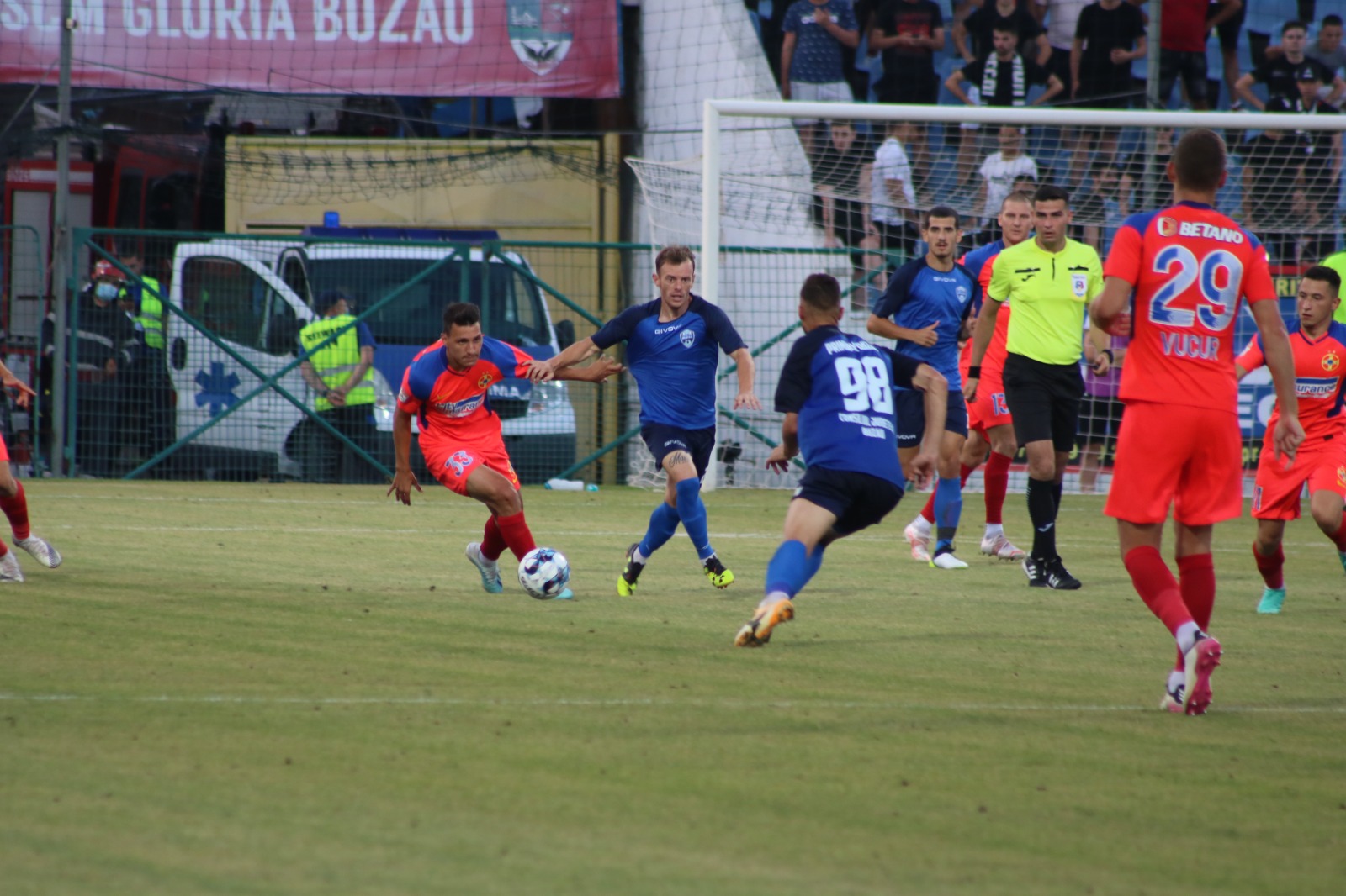 Primul eșec pentru elevii lui Cristi Pustai. Buzăul pierde cu FCSB, într-un amical disputat în fața a peste 3000 de spectatori
