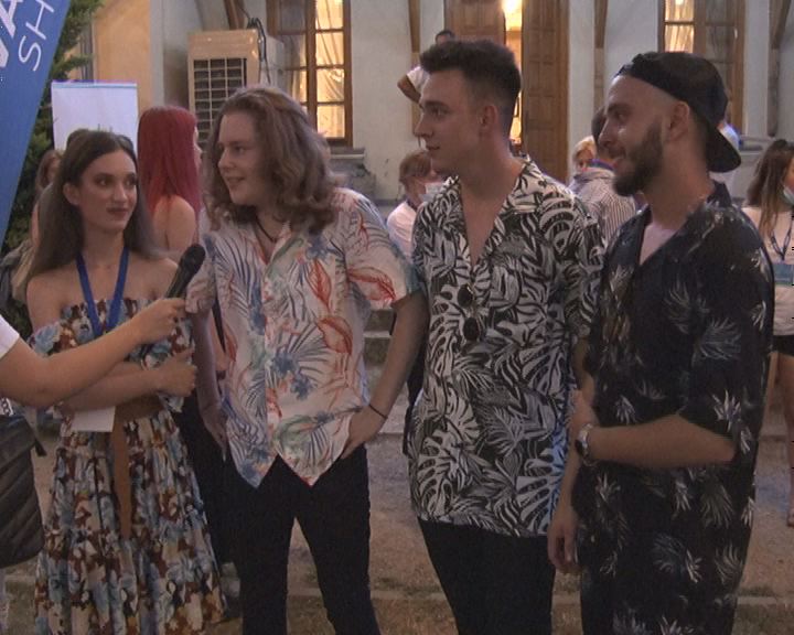 Chiar arată artă. Şapte tineri, spre culmile succesului