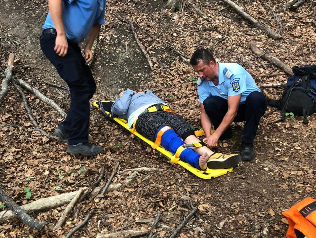 Turistă rănită la Așezările Rupestre. A fost salvată de jandarmi