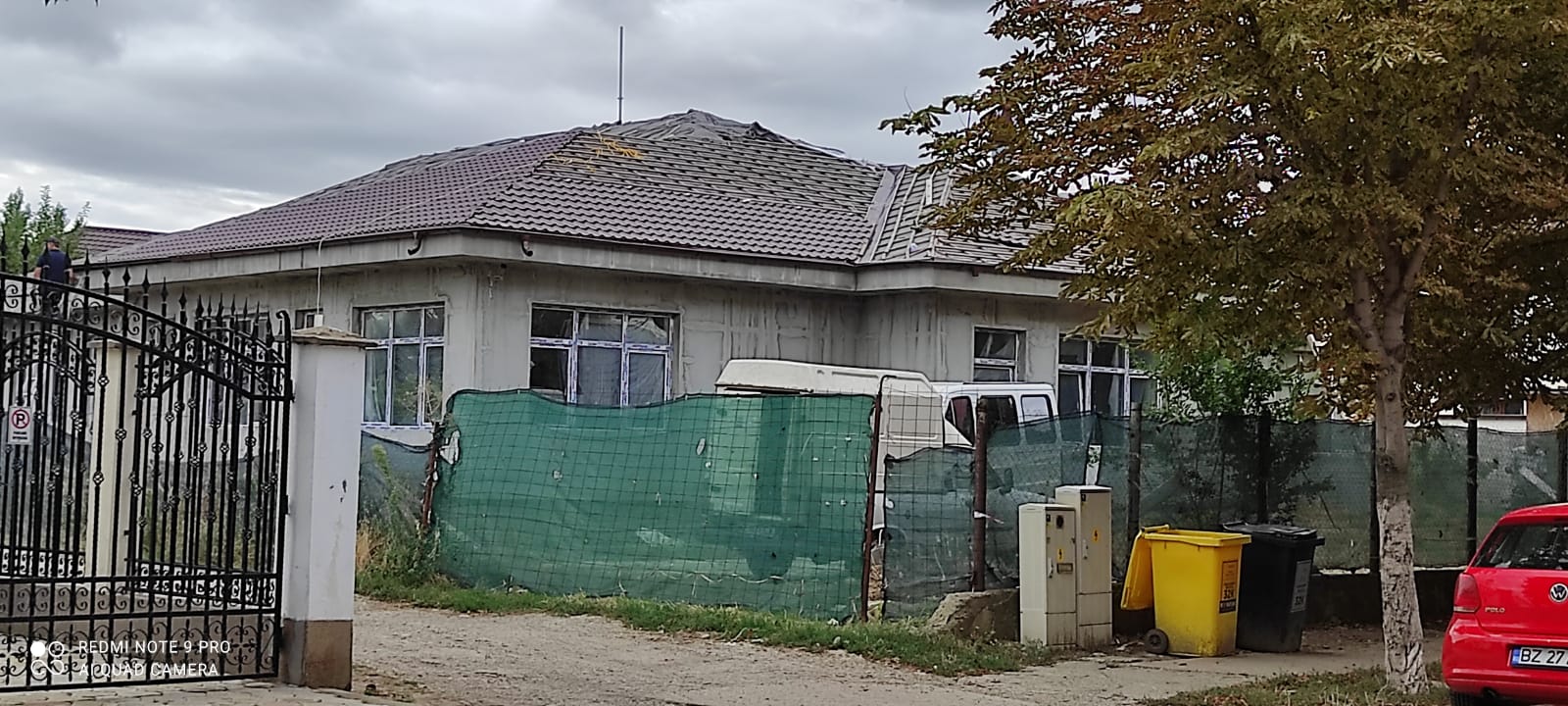 Grădiniță în lucru. Se montează acoperișul la clădirea din strada Ion Caraion