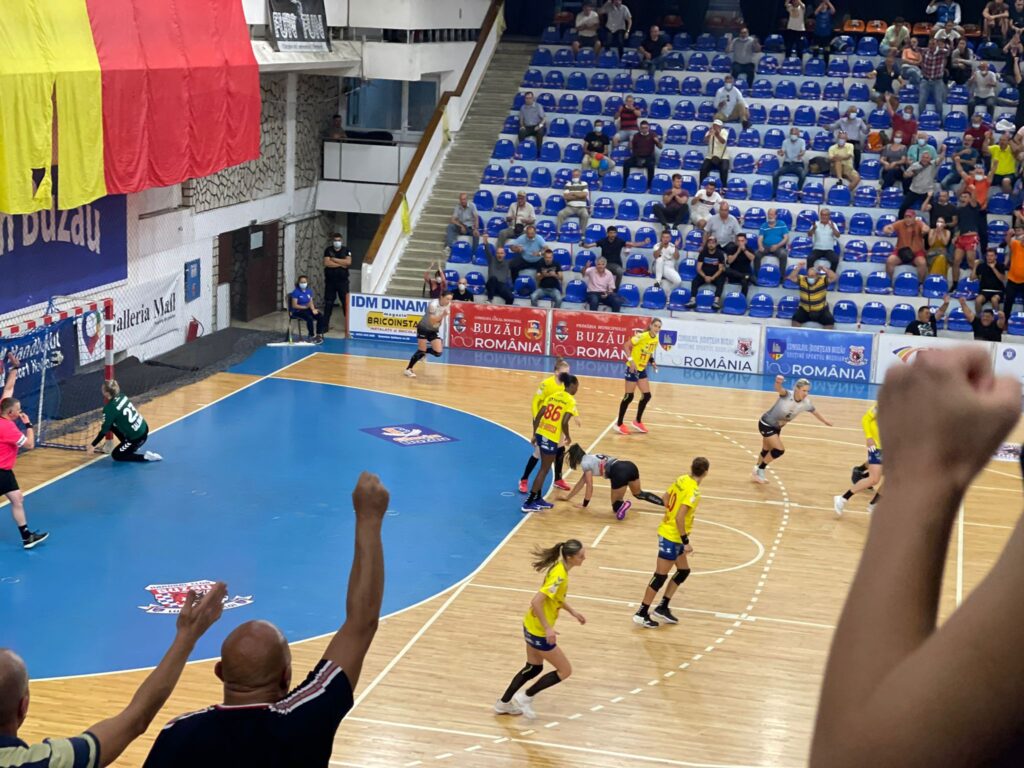 Confruntarea celor două "Glorii" câștigată de buzoience. Elevele lui Aurelian Roșca s-au impus cu 25 la 23