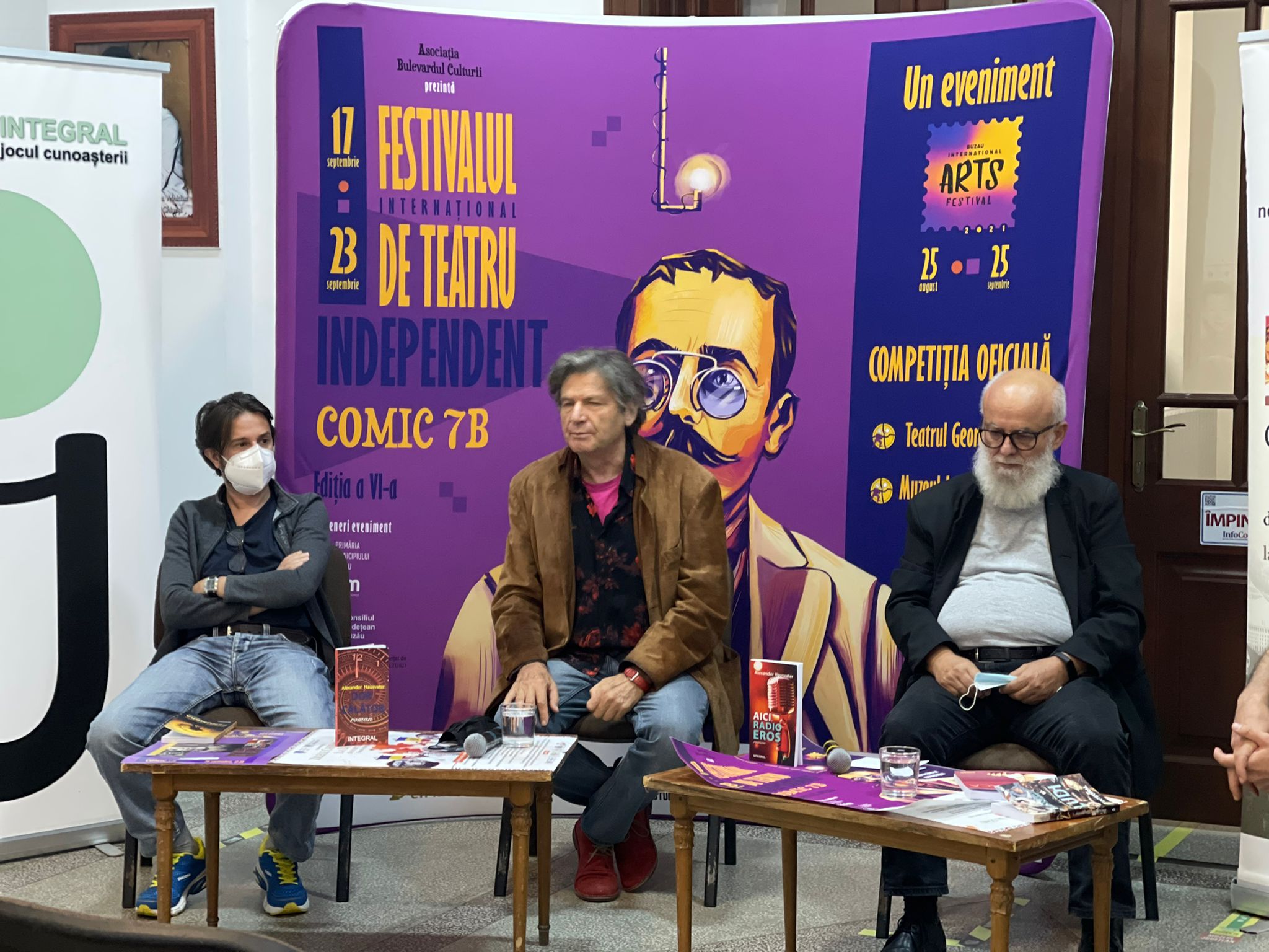 Regizorul Alexander Hausvater, la BIAF. Patru cărți, lansate la Teatrul “George Ciprian”