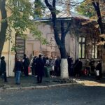 Cozi la vaccinare. Azi: nouă decese și aproape 180 de cazuri noi