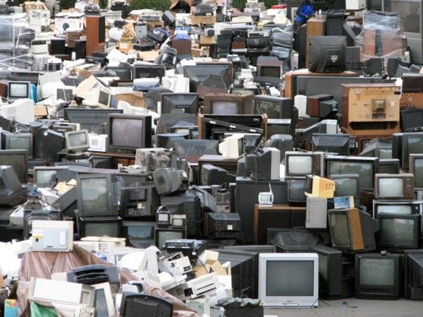 Puncte de colectare. Deșeurile mari electrice, electronice și electrocasnice vor fi predate la piață.