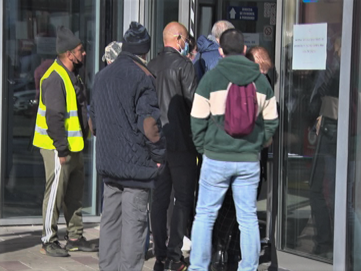 REVOLTĂ CA LA UȘA… MALL-ULUI. Prima zi de restricții, primele probleme