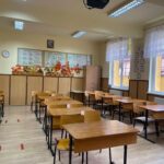 Tot mai mulți elevi cu ore online. Numărul claselor “trimise acasă” s-a dublat