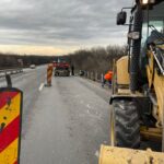 Intervenție pe pod. Drumarii de la Urbis au înlocuit un parapet avariat