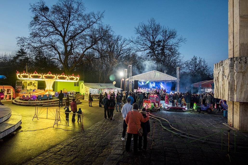 Se amenajează Orășelul. Vor fi montate caruseluri pentru copii.