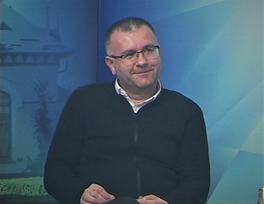 (VIDEO) Ediție specială. Prefectul cântă „Galbenă gutuie”, la Adevăr sau Provocare