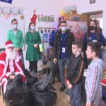 Moș Crăciun a venit mai devreme, la Merei. Cadouri pentru zeci de copii din comună