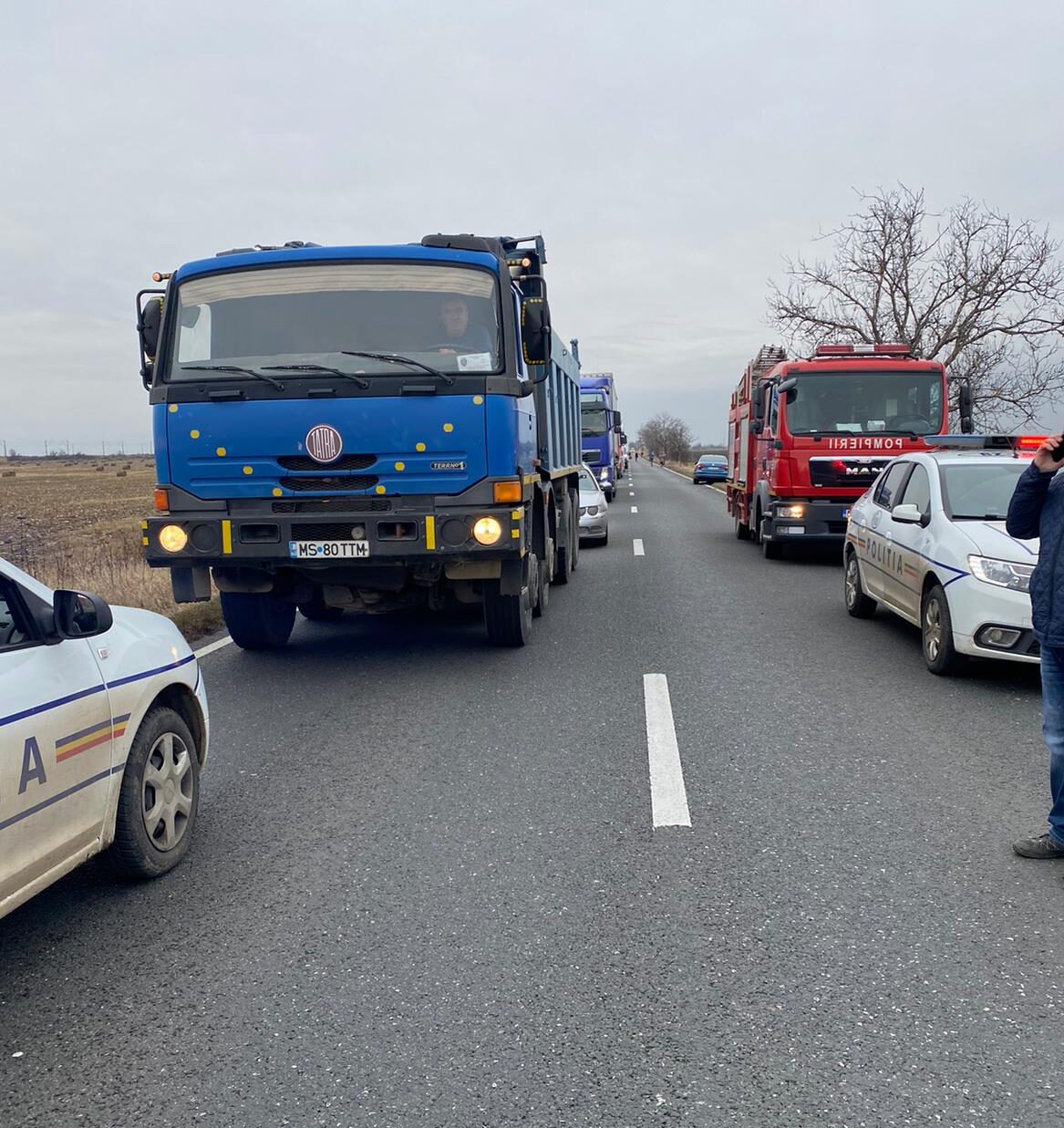 (VIDEO) Carambol pe DN 1 B, între Merei și Ulmeni. Bărbat rănit, trafic blocat