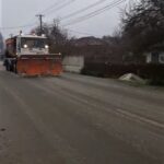 (VIDEO) Poleiul i-a scos pe drumari la treabă. Prefectul, pe teren