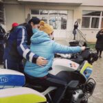 (VIDEO) Zeci de elevi cu deficiențe de vedere, vizitați de polițiști
