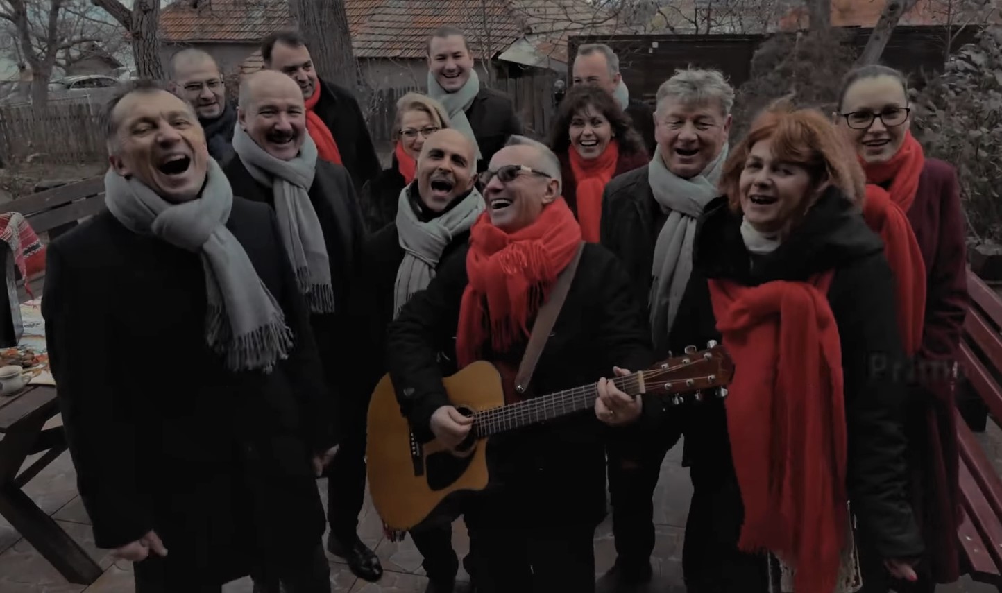 (VIDEO) Colind scris și cântat de primarul Râmnicului