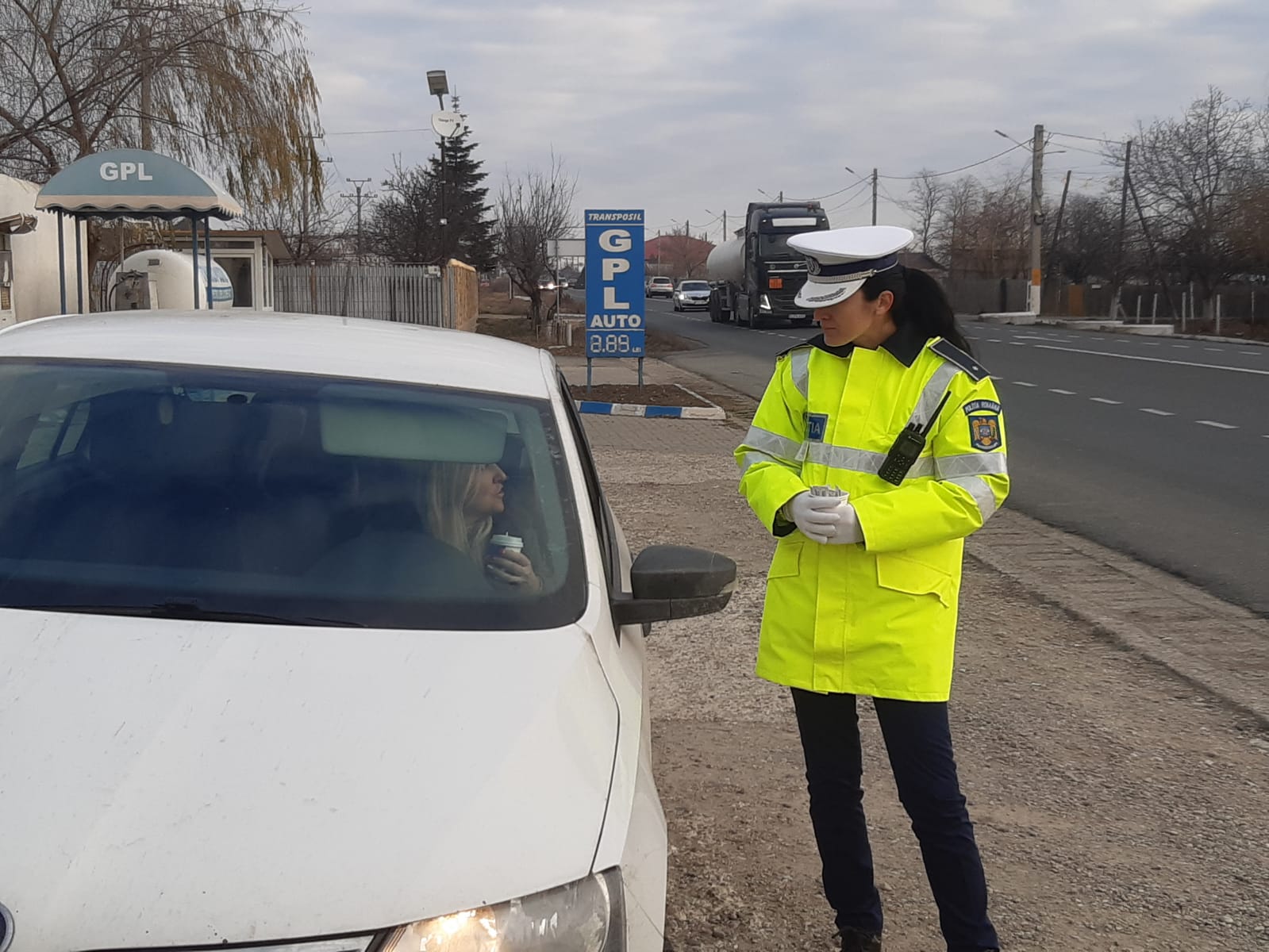 (VIDEO) Cine refuză o cafea, mai ales la drum lung?