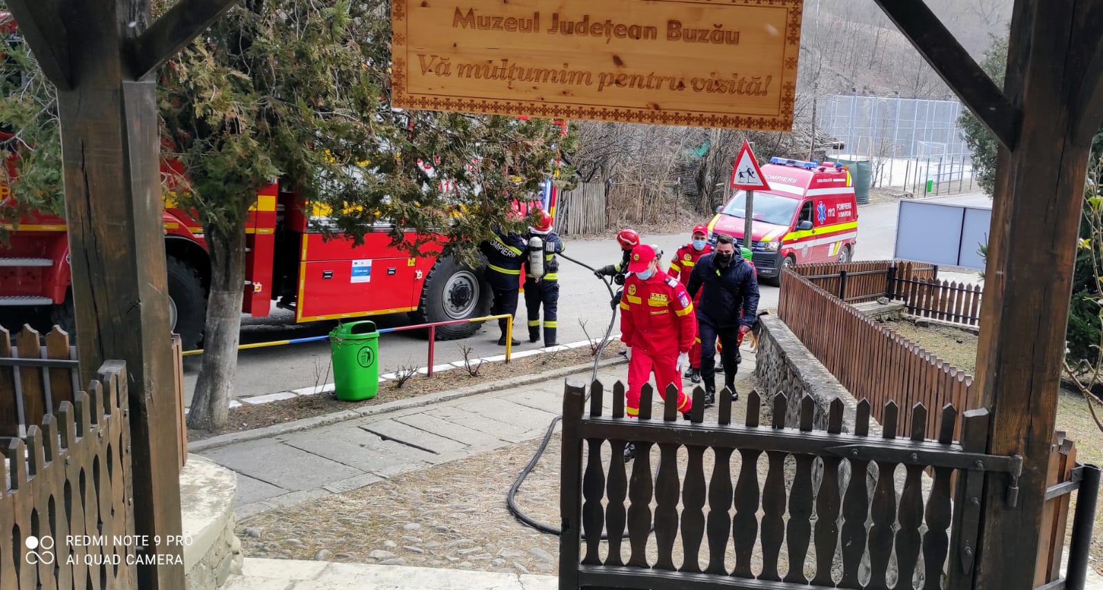 Foc la Colți. Pericol la Muzeul Chihlimbarului