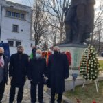(FOTO) O delegație a OPSD a depus o coroană de flori la statuia Domnitorului Alexandru Ioan Cuza