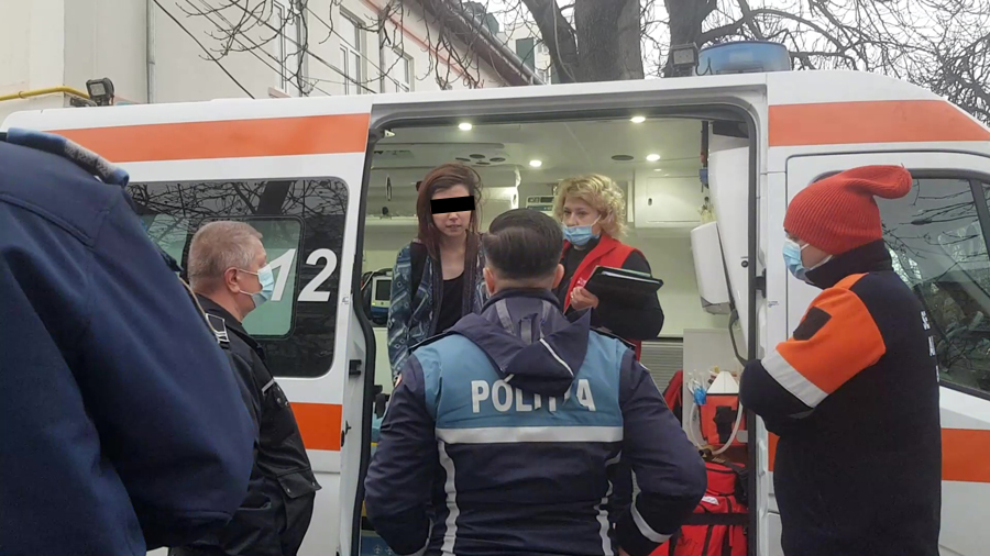 Incident ciudat la Colegiul Economic. O tânără a creat rumoare într-o clasă în care nu avea dreptul să intre