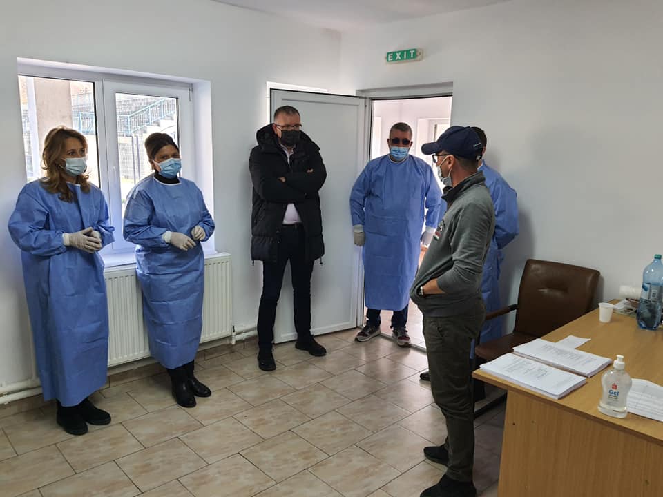 Centrele de vaccinare se închid pe bandă rulantă