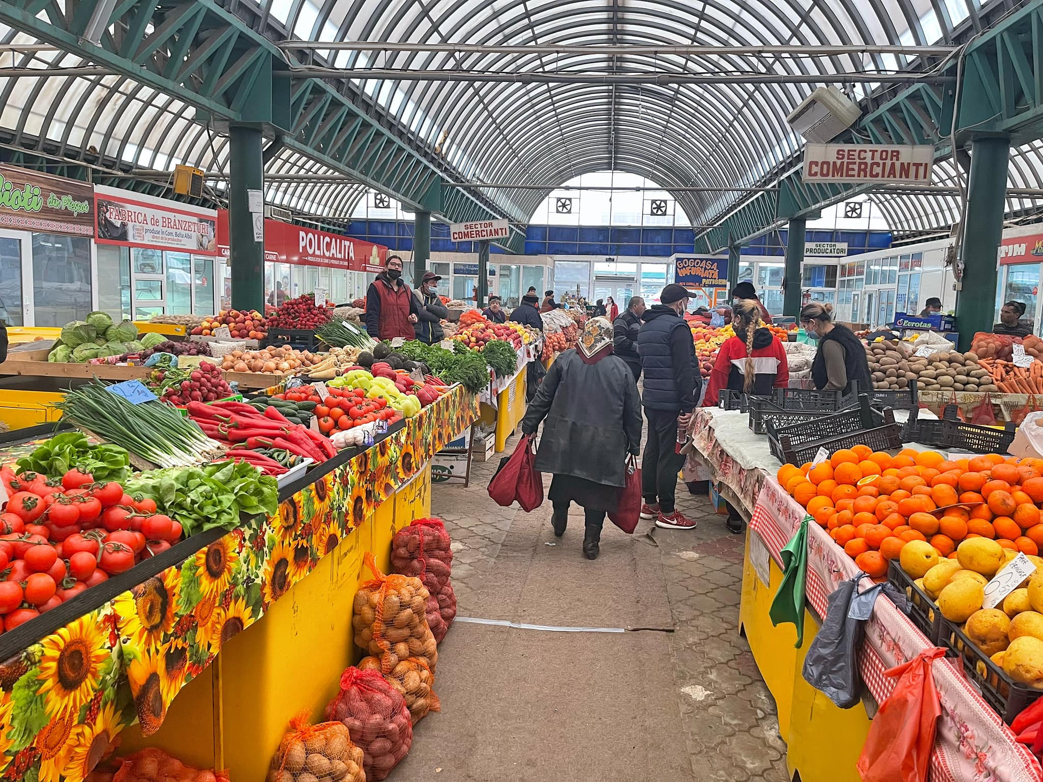 (FOTO) Cumpărați de la râmniceni! Campanie a Primăriei pentru sprijinul producătorilor locali