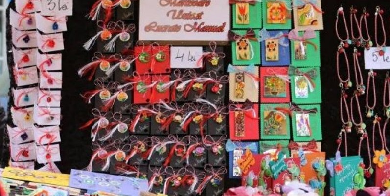 Mărțișoare la cort. Creatorii populari beneficiază de standuri gratuite