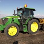 Câștiguri mari pentru tractoriști. Chiar și așa, tinerii sunt greu de convins