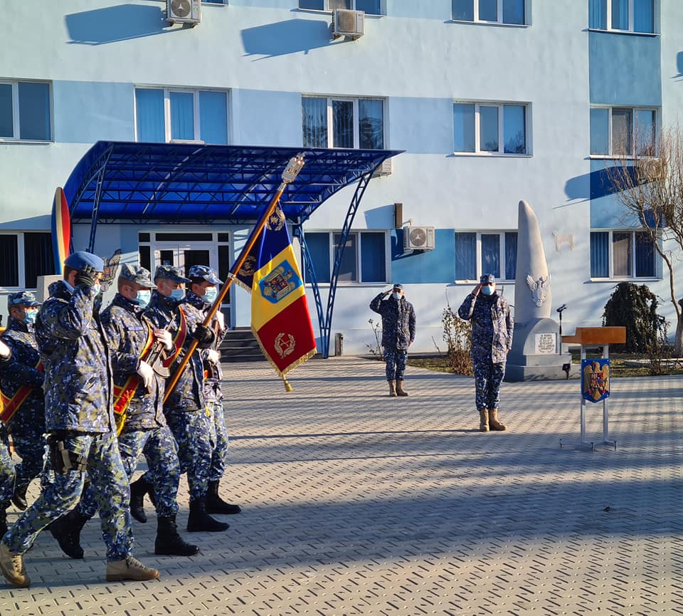 Drapele decorate de președintele Iohannis