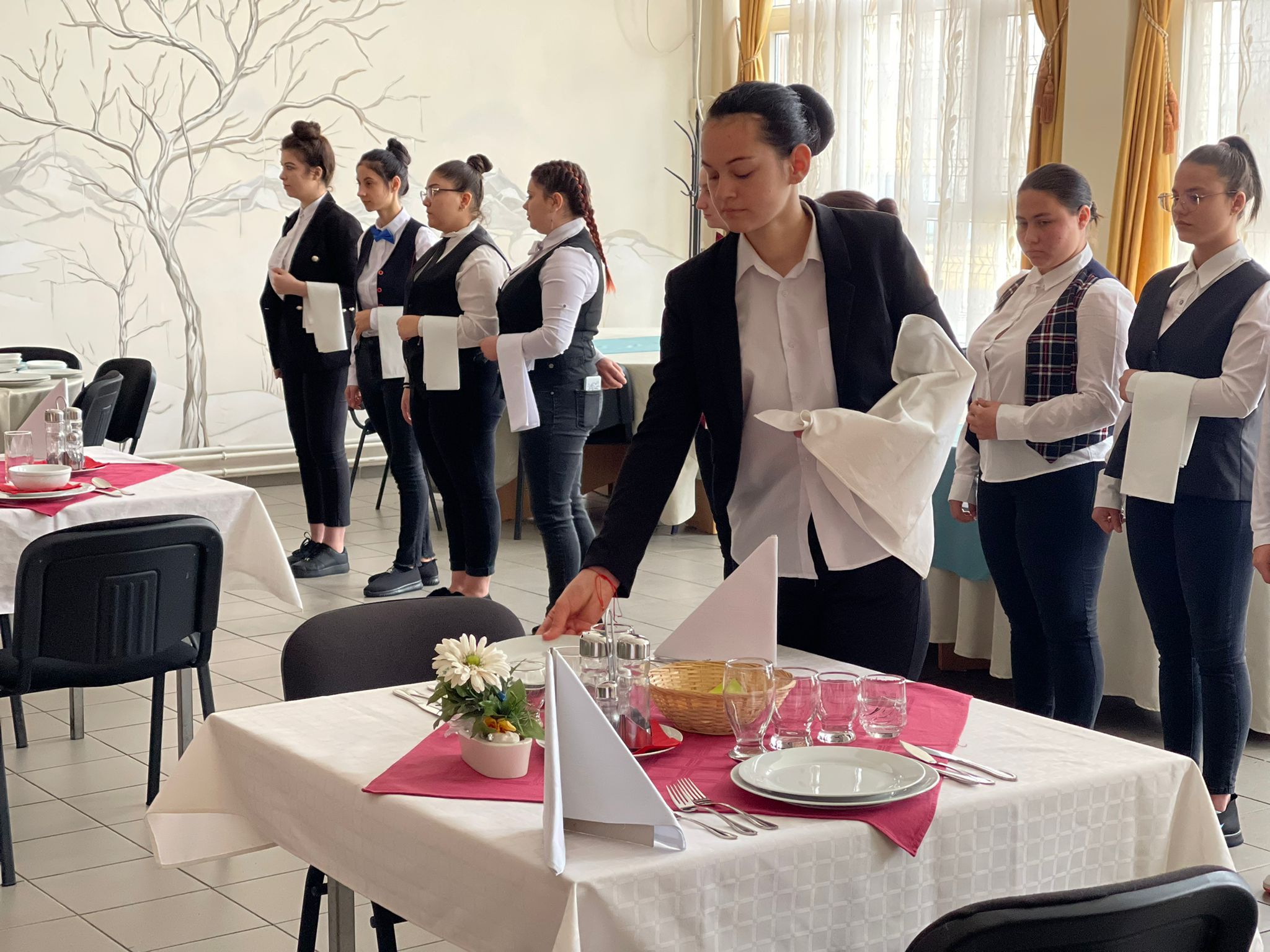ZIUA PORȚILOR DESCHISE, LA MESERII ȘI SERVICII
