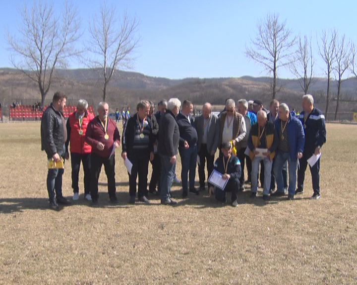 Remember “Viitorul Aldeni 82”. Legendele locale premiate de AJF Buzău