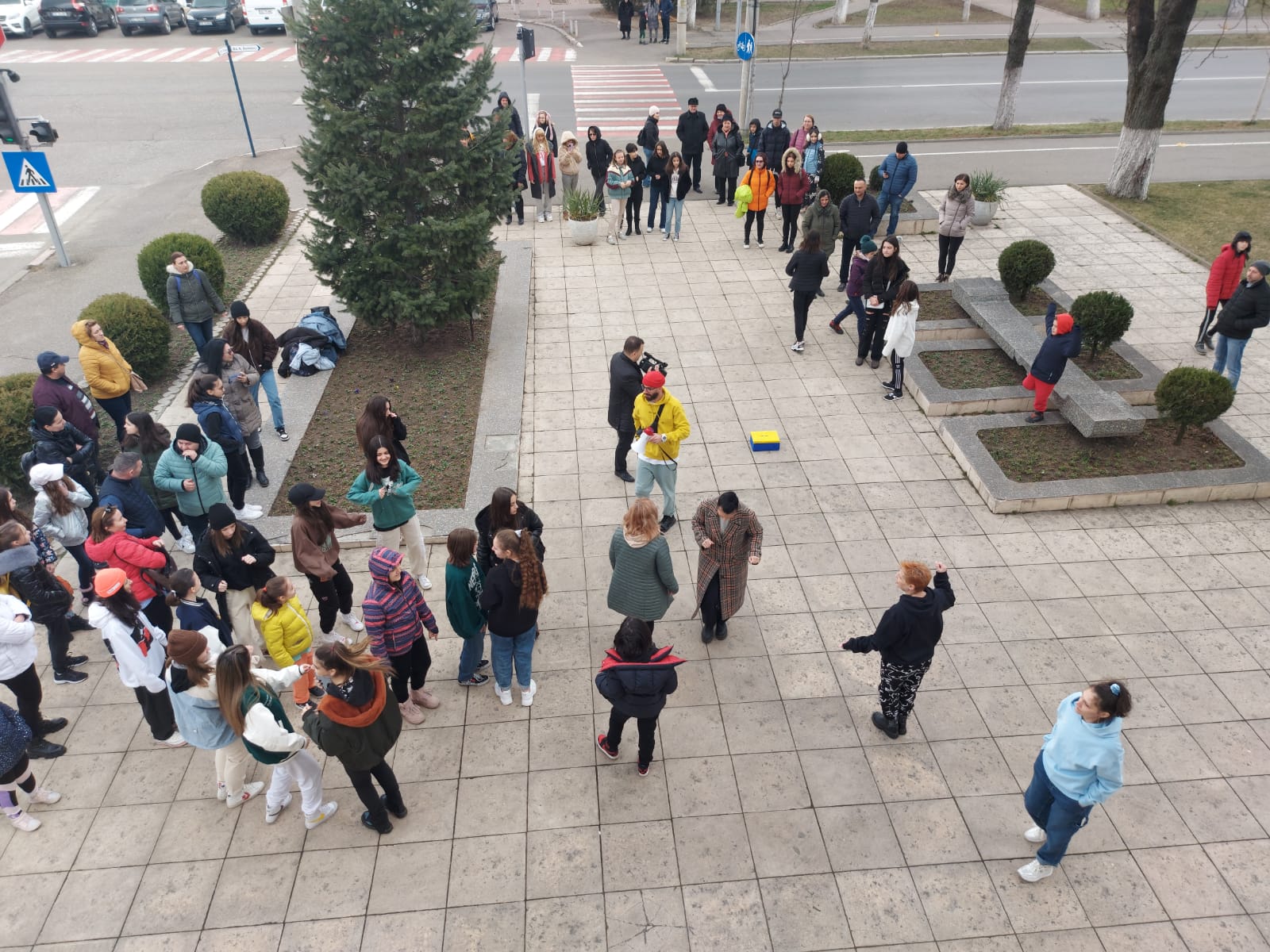 (VIDEO) DANCE FOR UKRAINE. Spectacole caritabile, în Crâng și în fața Prefecturii