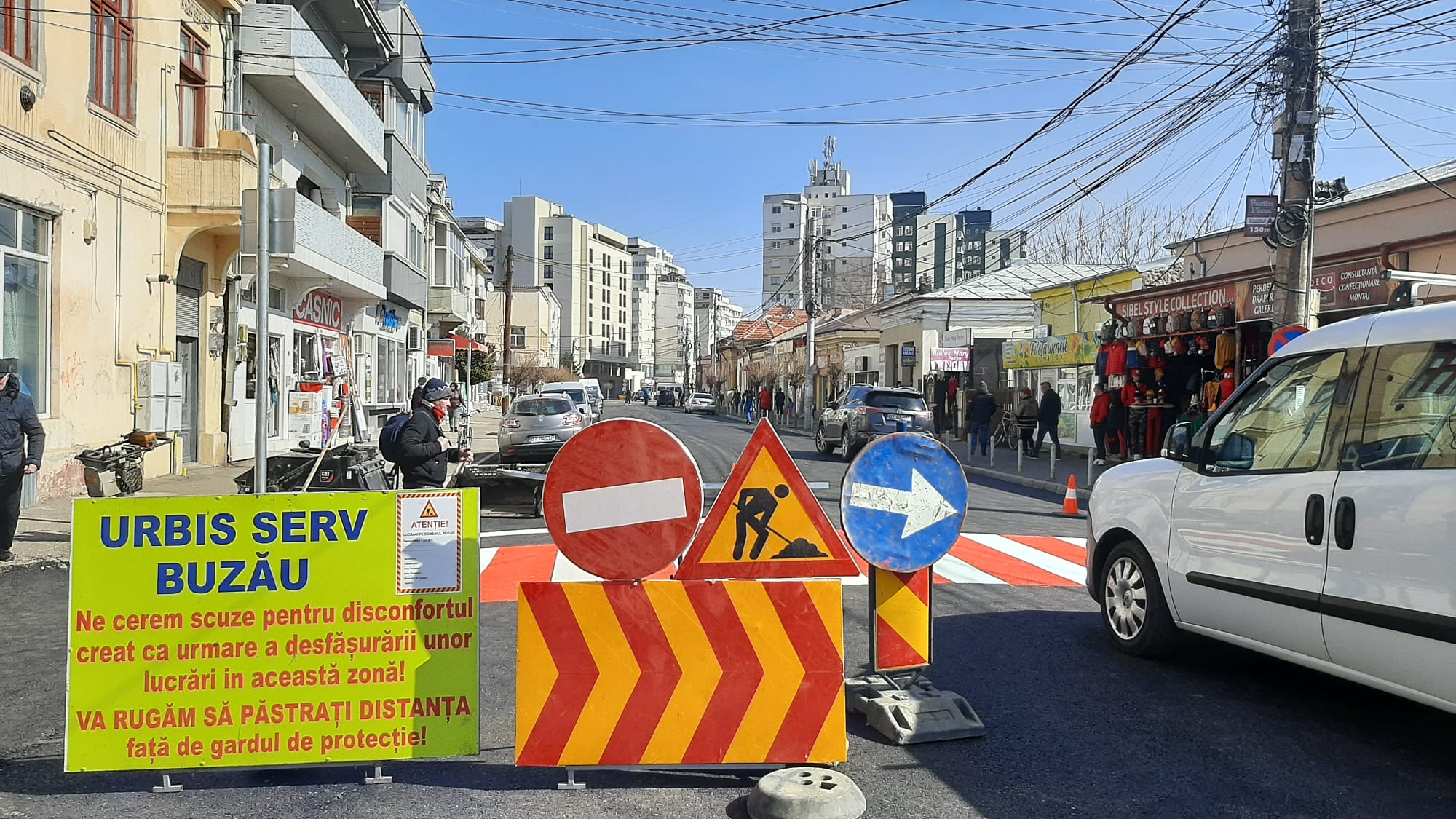 (VIDEO) A început asfaltarea. Încă o stradă a fost închisă