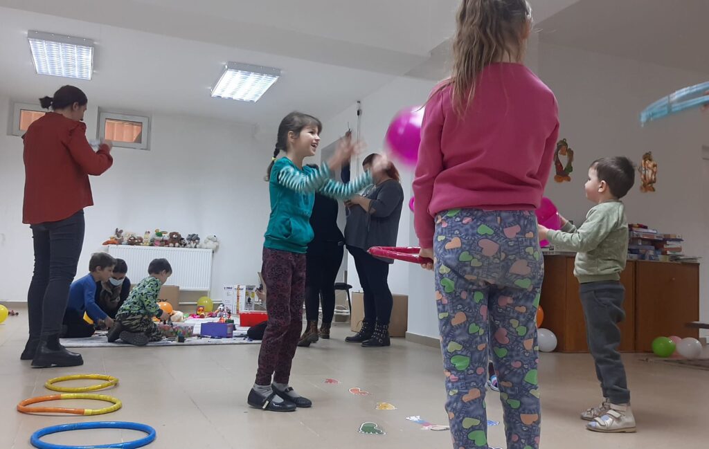 (VIDEO) Copiii refugiați, activități școlare la Buzău