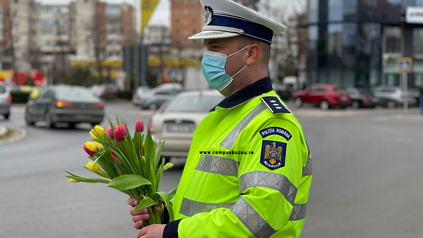 Mărțișoare pentru şoferițe. Polițiștii au surprins zeci de conducătoare auto