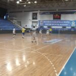 Au dat cătușele pentru o minge. 13 echipe se întrec cu ocazia Zilei Poliției Române