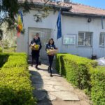 IEPURAȘUL A VENIT MAI DEVREME. Polițiștii din C. A. Rosetti le-au făcut surprize copiilor