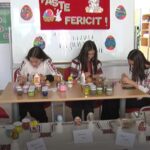 (VIDEO) O altfel de expoziție la Școala Vernești. Ouă decorate cu mărgele