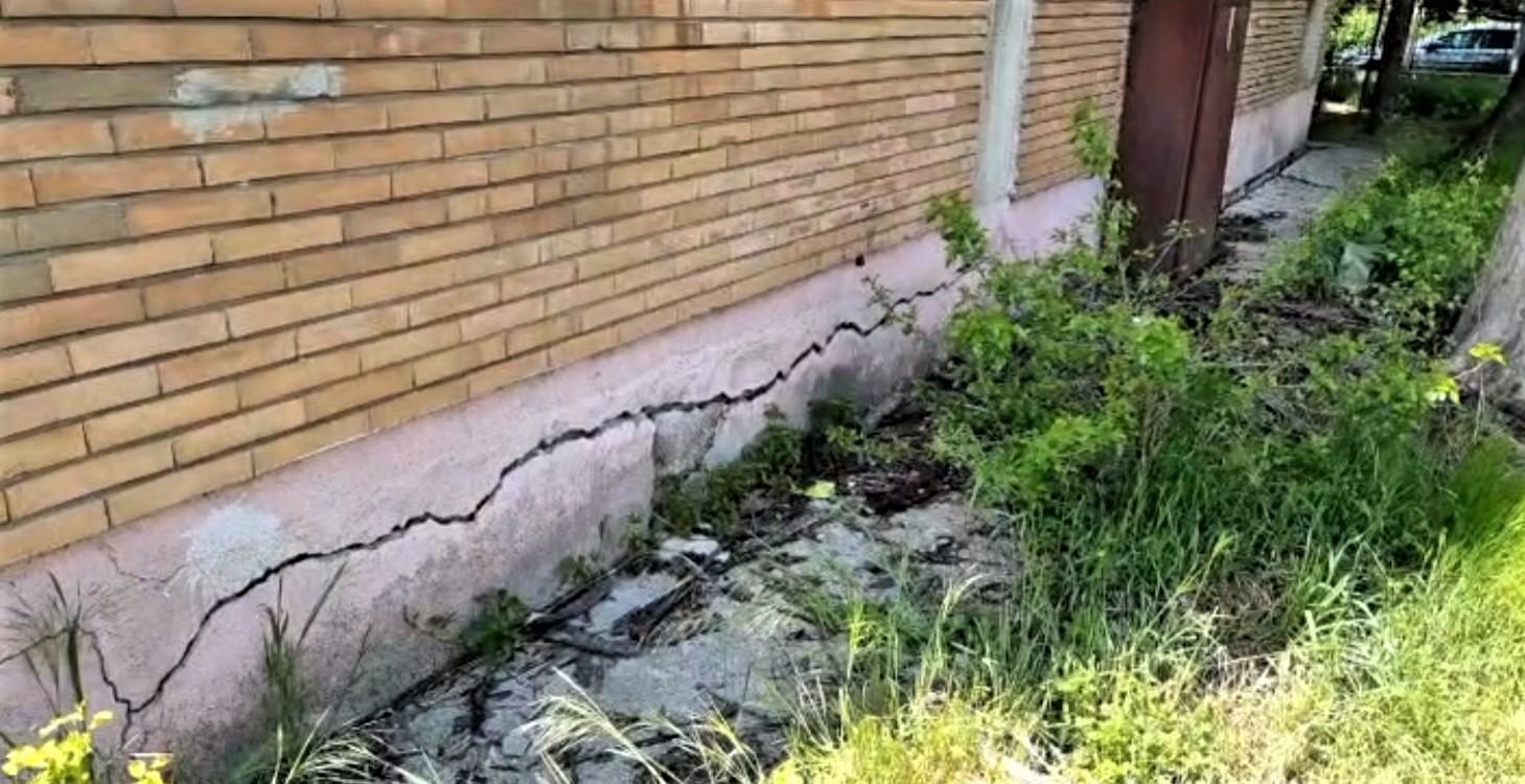 (VIDEO) În pericol să se prăbușească. Probleme la clădirea Centrului de Transfuzie Sanguină