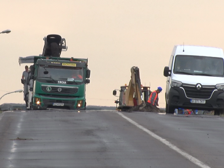 Dincolo de pod. A fost oprită circulația pe pasarela feroviară Metalurgica