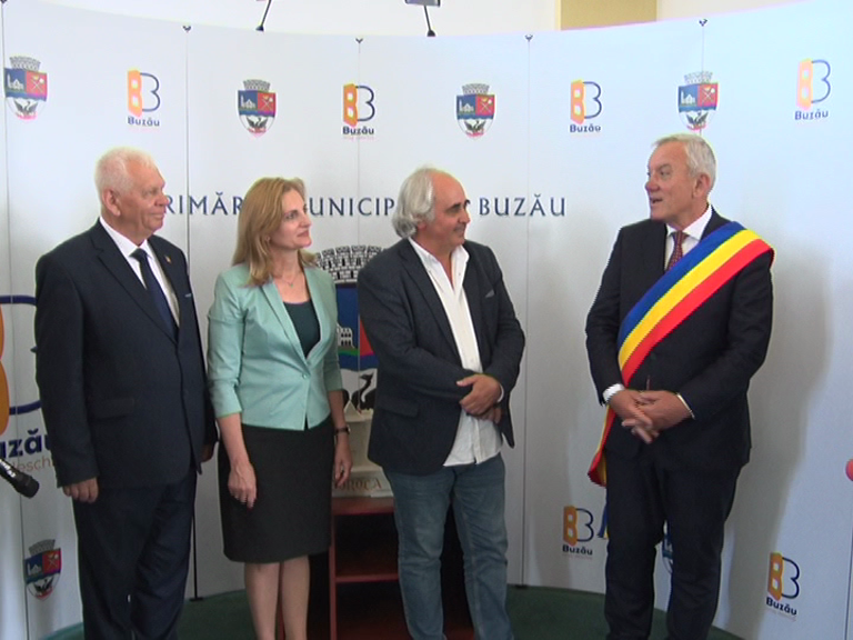 Eveniment în CLM. A fost semnat documentul înfrățirii cu Municipiul Strășeni și Raionul Ialoveni.