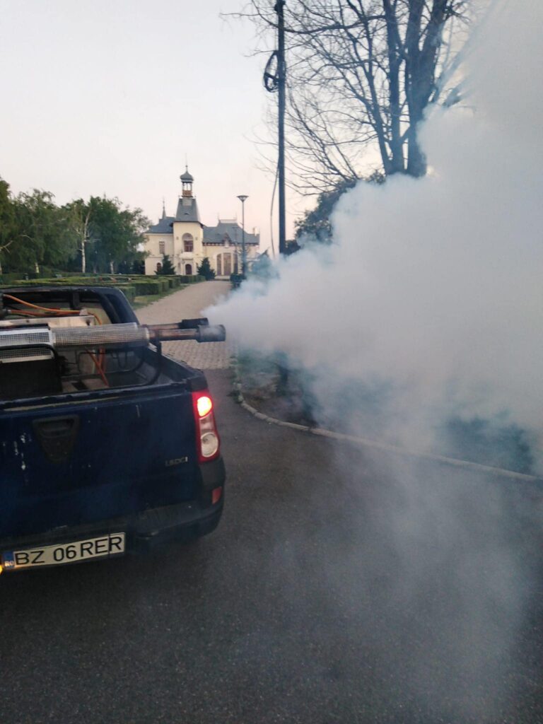 Campanie împotriva țânțarilor. Continuă dezinsecția la sol