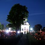 (VIDEO) O mie de candele, o mie de flori. Imagini impresionante, în Cimitirul Eroilor