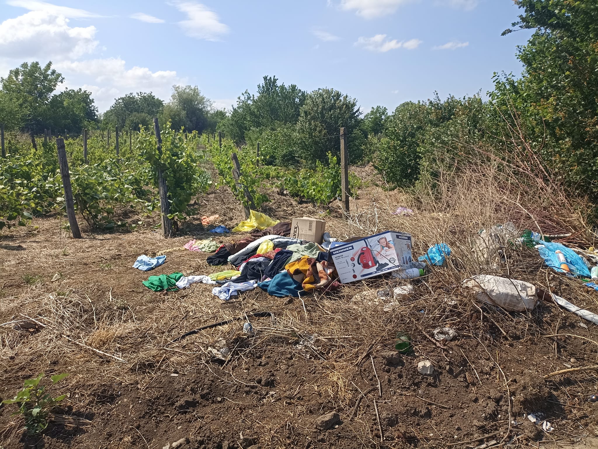 (FOTO) Apelul primarului din Puiești. ,,Nu mai aruncați pe unde apucați deșeurile din gospodării!”