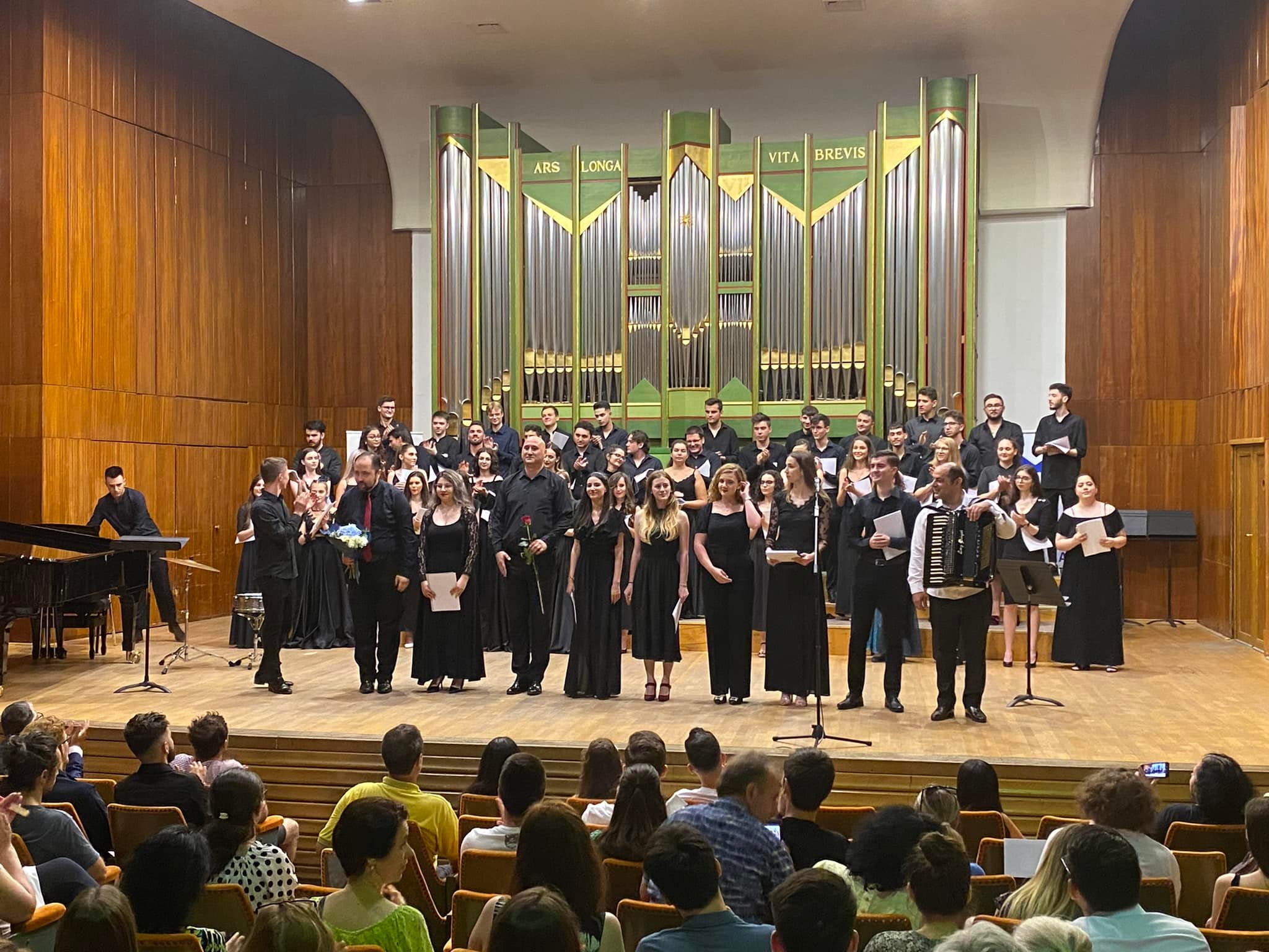 (VIDEO) Alexandra Văduva, buzoianca de 10 de la Conservator. Dirijor pentru prima dată