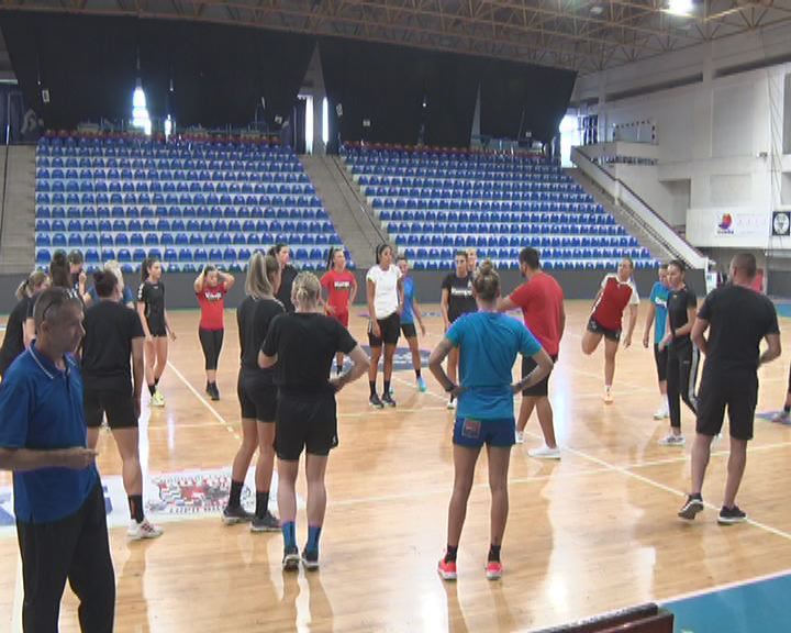 S-au întors din vacanță. Reunire cu public, la Gloria Buzău