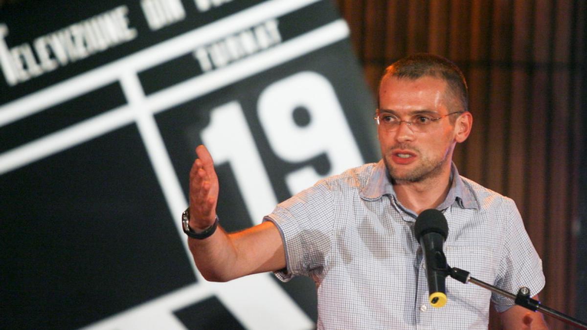 Cetățean de Onoare. Titlul îi va fi conferit jurnalistului Adelin Petrișor