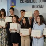 Premiați de Consiliul Județean. Festivitate pentru 14 adolescenți și tineri