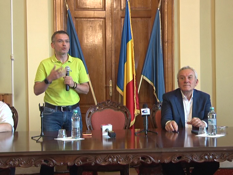 Pledoarie pentru libertatea presei. Adelin Petrișor le-a bătut obrazul aleșilor locali