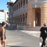 Atenție la turn! Trecerea pe lângă turnul Palatului Comunal este restricționată