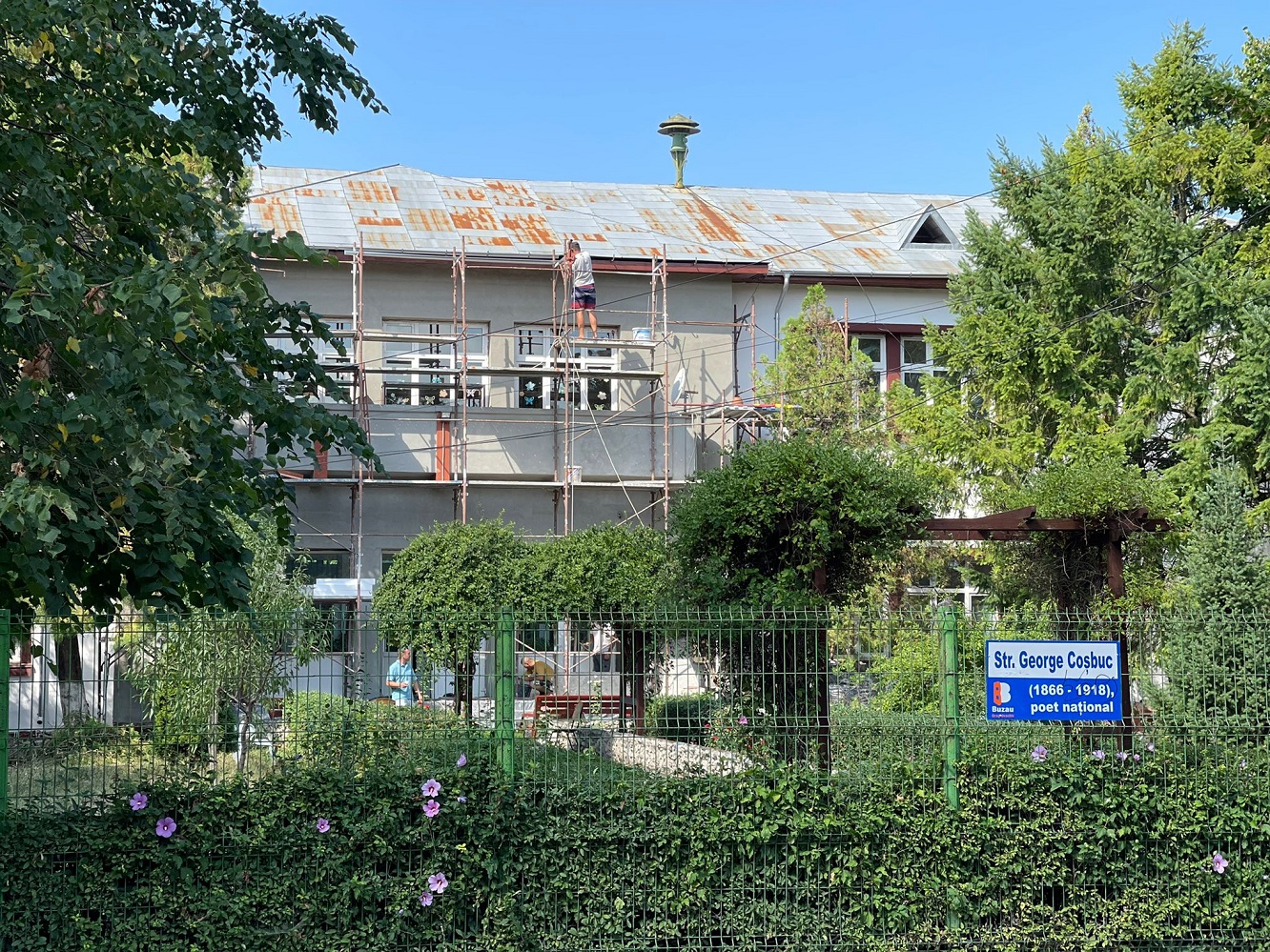 Șantiere la grădinițe și școli. Investiții în mai multe unități de învățământ